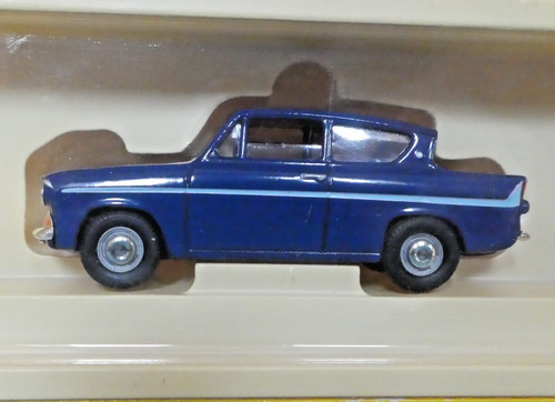 Ford anglia 105 blue red - 105,