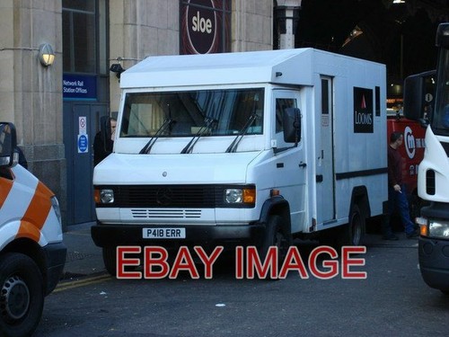 Photo armoured van outside - ,