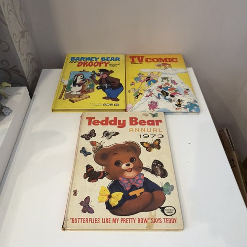 Vintage 1970s annual - vintage, bundle