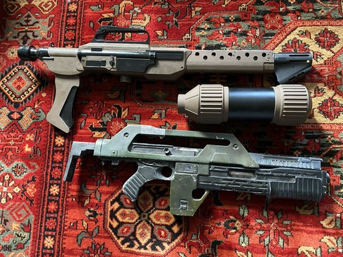 Aliens pulse rifle and - pulse,