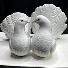 Lladro Spain Kissing Pair of