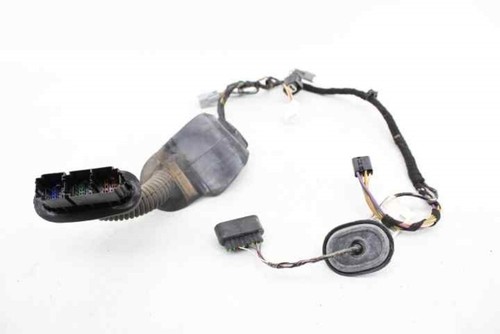 8v5t14a584bdd right front door - front,
