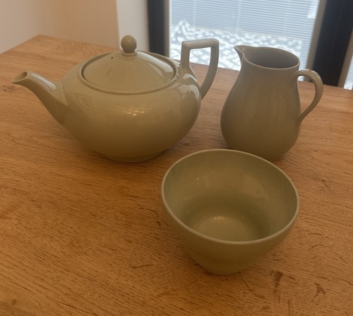 Wedgwood celadon green - celadon,
