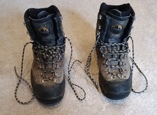 Size 44. 3/4 Shank Sportiva