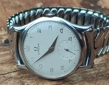 Omega Watch 1940s Manual Wind 17 Jewels Movement Ref 2399 / 4  Rare Case