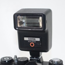 Sunpak Auto20SR Electronic Flash Unit with batteries and built-in sync cable VGC