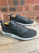 mens NIKE air max tavas SE - size uk 10.5 great condition ( ref ESN )