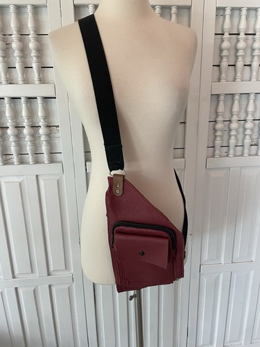 Green pear crossbody - pear,
