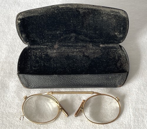 Needs solder repair vintage - solder,