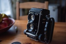 Mamiya C330 Medium Format TLR Film Camera with 80mm f2.8 Blue dot Lens