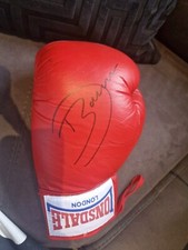 Londsdale Glove Signed By Former World Champion Darren Barker