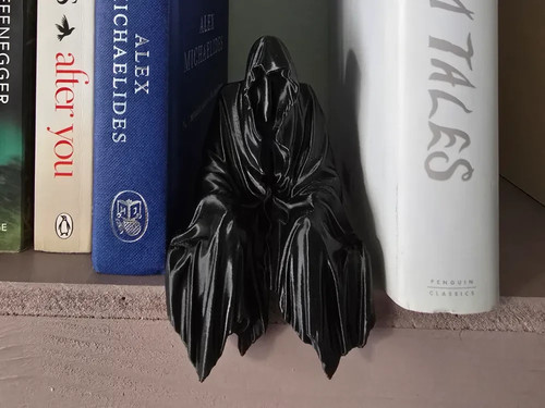 Hooded traitor shelf - hooded, |