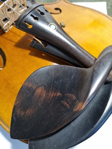 Violin chin rest - ,, pegs,