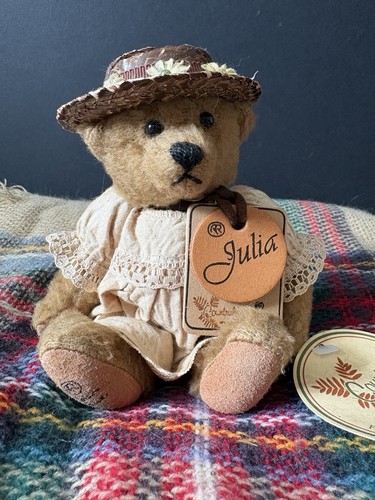 Robin rive countryfolk julia - robin,