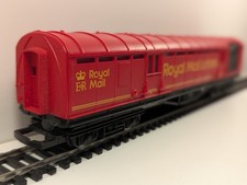 Hornby R416 Operating Royal Mail Travelling Post Office Coach – Missing Buffer