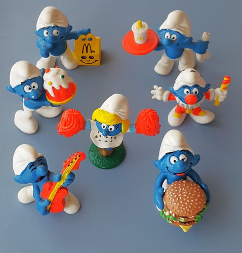 Seven vintage smurfs - seven,