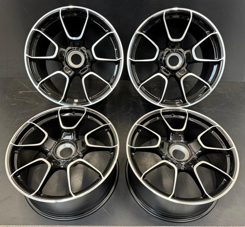 Porsche 992 turbo centre - porsche,