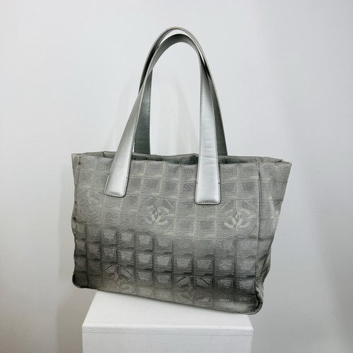 Chanel grey logo canvas medium - grey,