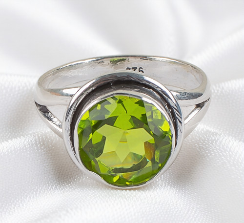 Elegant peridot gemstone - gemstone, 925