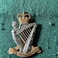 ROYAL IRISH RANGERS.BI-METAL ARMY CAP BADGE  post 1952.  Ac33