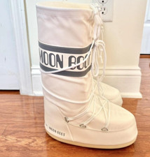 NEW! Moon Boots unisex Size