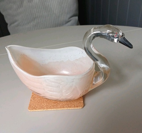 Beautiful glass swan - beautiful,