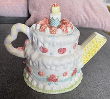 Stunning Cake Teapot with Lid