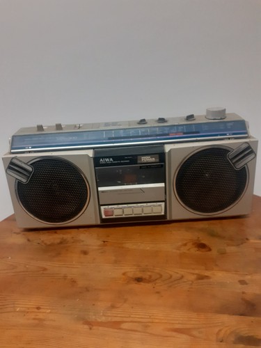 Aiwa 300 vintage boombox radio - aiwa,