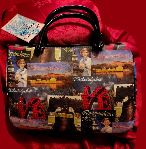 Bueno toteables wearable - toteables, art