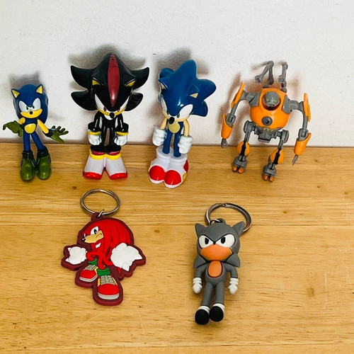 Sonic the hedgehog toy figure - sonic,