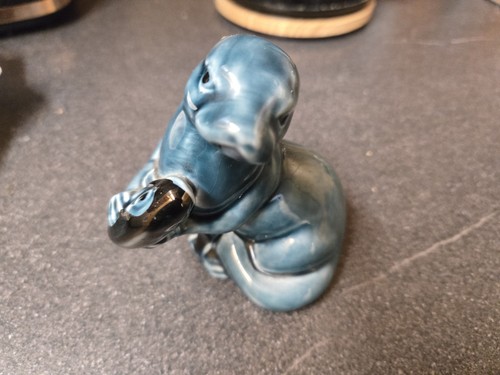 Poole pottery blue glaze otter - glaze,