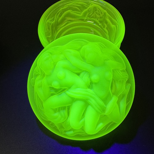 Vaseline uranium glass nude - vaseline,