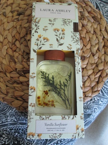 Laura ashley vanilla sunflower - ashley,