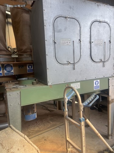 Dust extractor for - for, sawdust