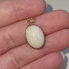 Hallmarked 9ct Yellow Gold Bezel Set Opal Pendant 2.3g