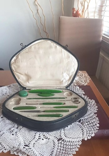 Vintage green bakelite style - bakelite,