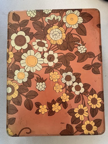 Carr biscuit tin x 9 - 7.5,