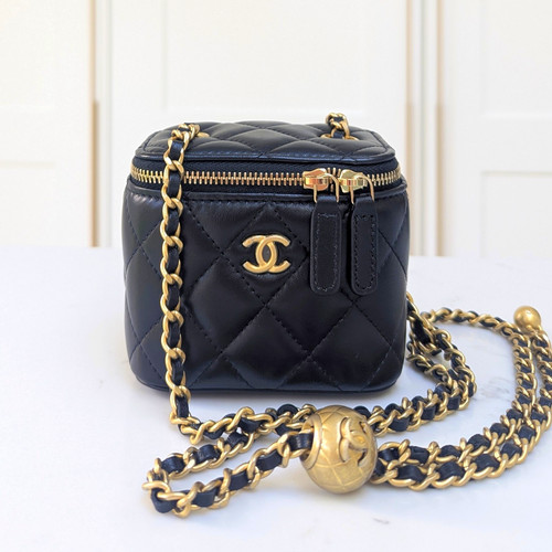 Chanel black lambskin quilted - chanel,