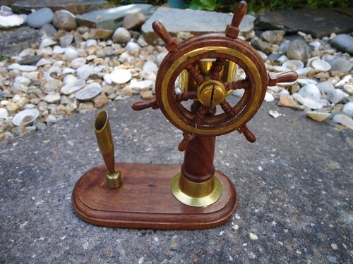 Pen holder with compass - with,