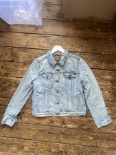 Levi's medium Light Wash