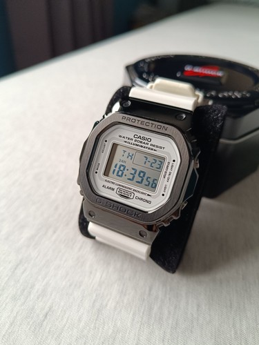 Casio shock 5600 - casio, dw-5600-mw-7er