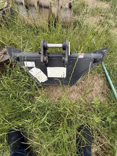 Mini digger shape ditching - v,