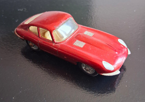 Lesney type jaguar 10p - lesney, 'e'