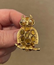 Vintage Tigers Eye & Faux Pearl Owl Brooch In Gold Tone