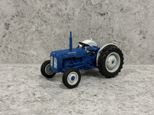 Universal hobbies fordson - universal,