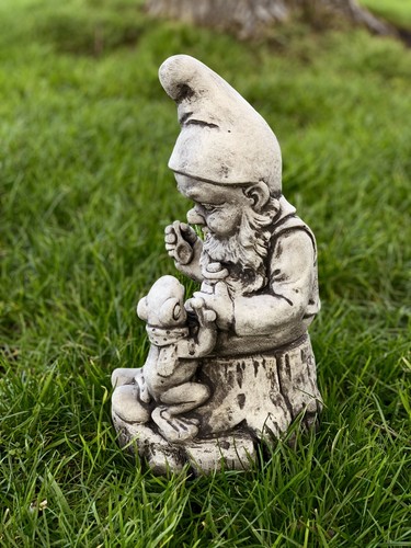 Playful gnome with - frog, statue
