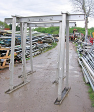 1  ALUMINIUM GANTRY TOP QUALITY PORTABLE EX COUNCIL STORES USED 250-350 KILOS