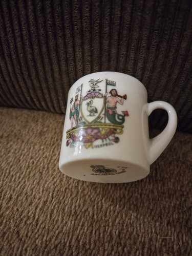Arcadian crested china tyg - crested,