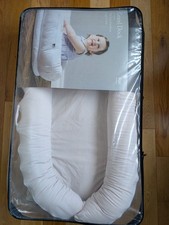 Sleepyhead Pristine White Grand Pod Great condition 9-36 months with extra cover