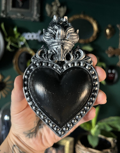 Sacred heart resin - sacred, wall